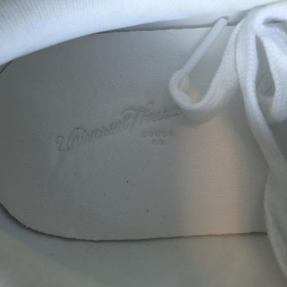 Universal Thread Women's Candace Lace-Up White Sneakers, Size 8 - Picture 4 of 6